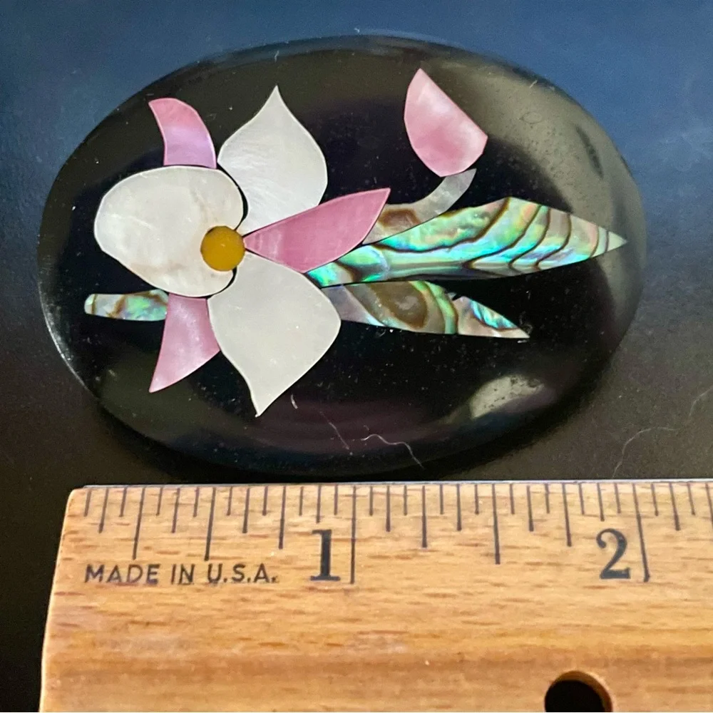 Vintage Mother of Pearl and Abalone Floral Design Brooch - Picture 6 of 8